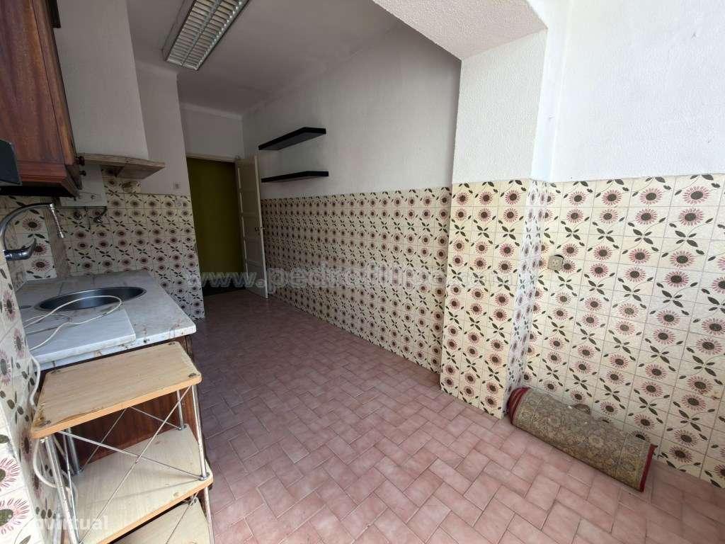 Apartamento no centro de Sesimbra para remodelação-6