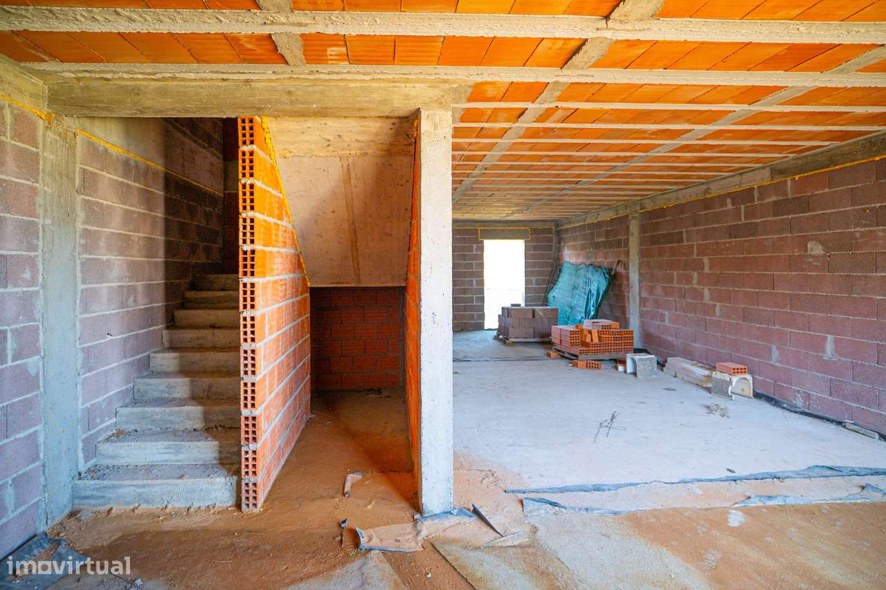 Moradia T3 por terminar em Cabanelas|Elevado potencial de investimento-14