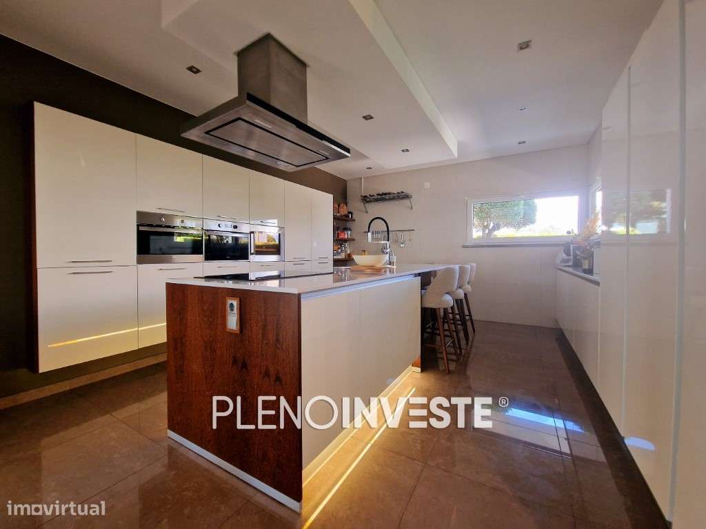 Moradia Isolada V3+2 com piscina na Quinta de Valadares-10