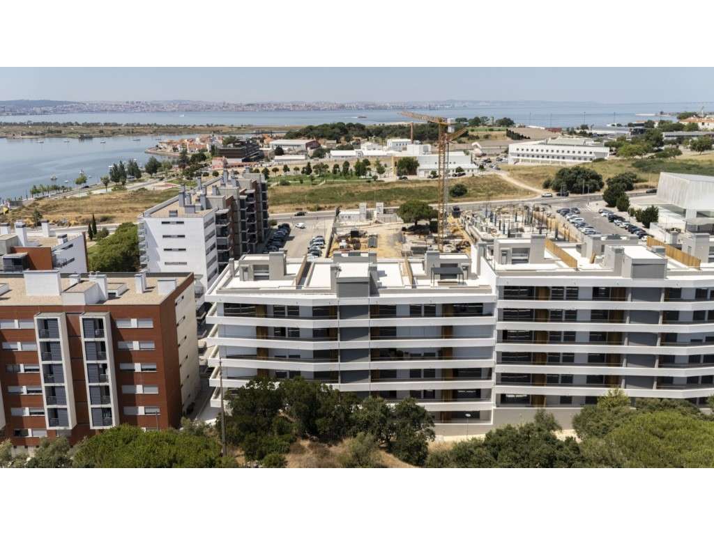 Apartamento T2 Novo no Seixal Baía com Terraço e Estacionamento-22