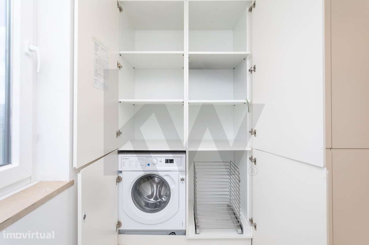 Apartamento T3 Renovado no Condomínio Torres de Lisboa | Laranjeiras S-12