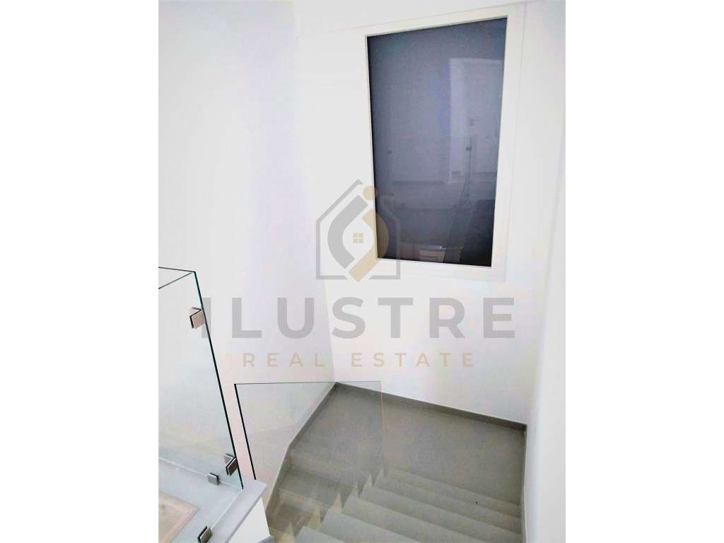 Moradia T3 em construção com piscina e garagem na Charneca de Caparica-7