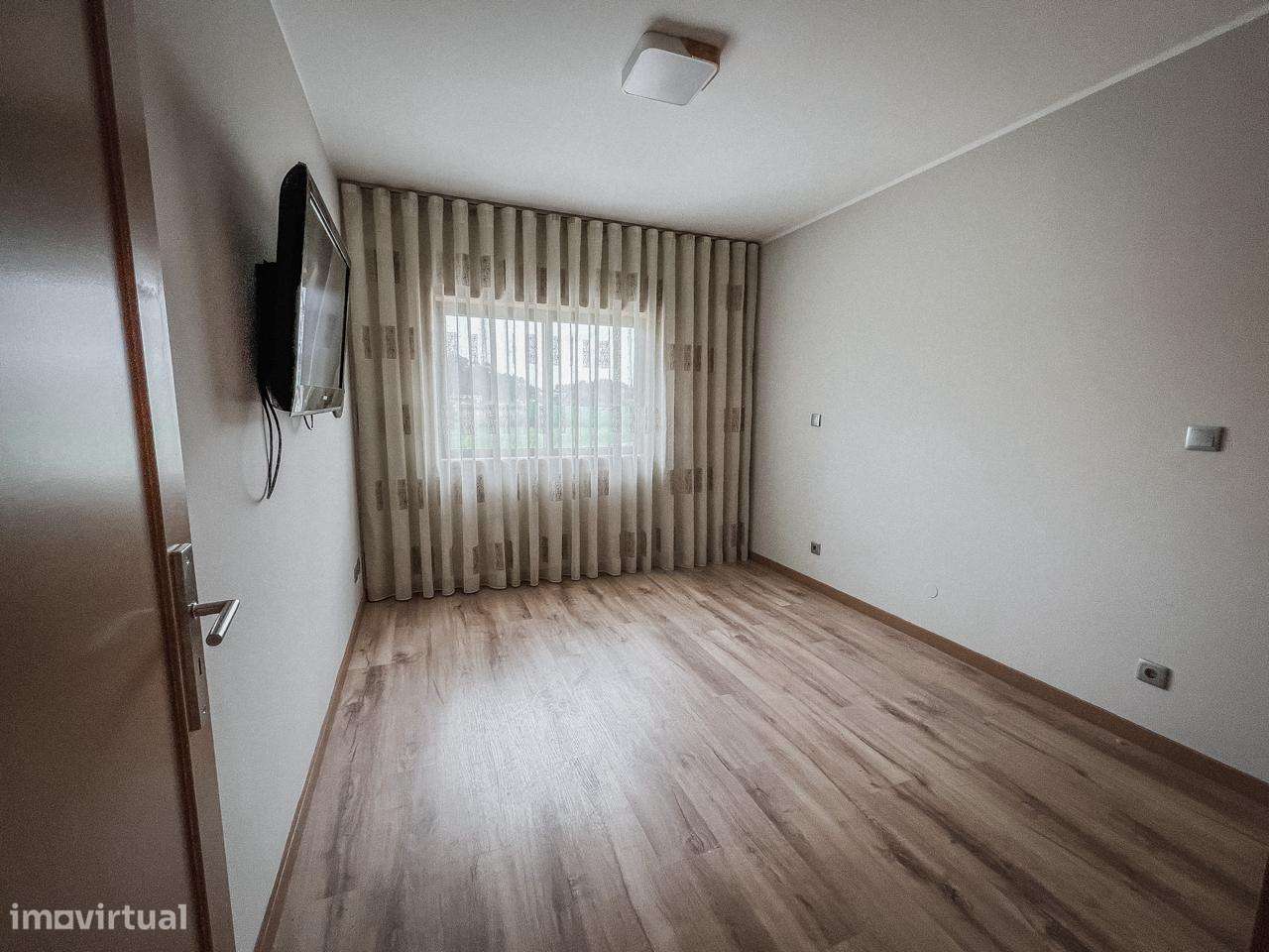 Apartamento T2 Totalmente Renovado, com Garagem - Grande imagem: 5/15