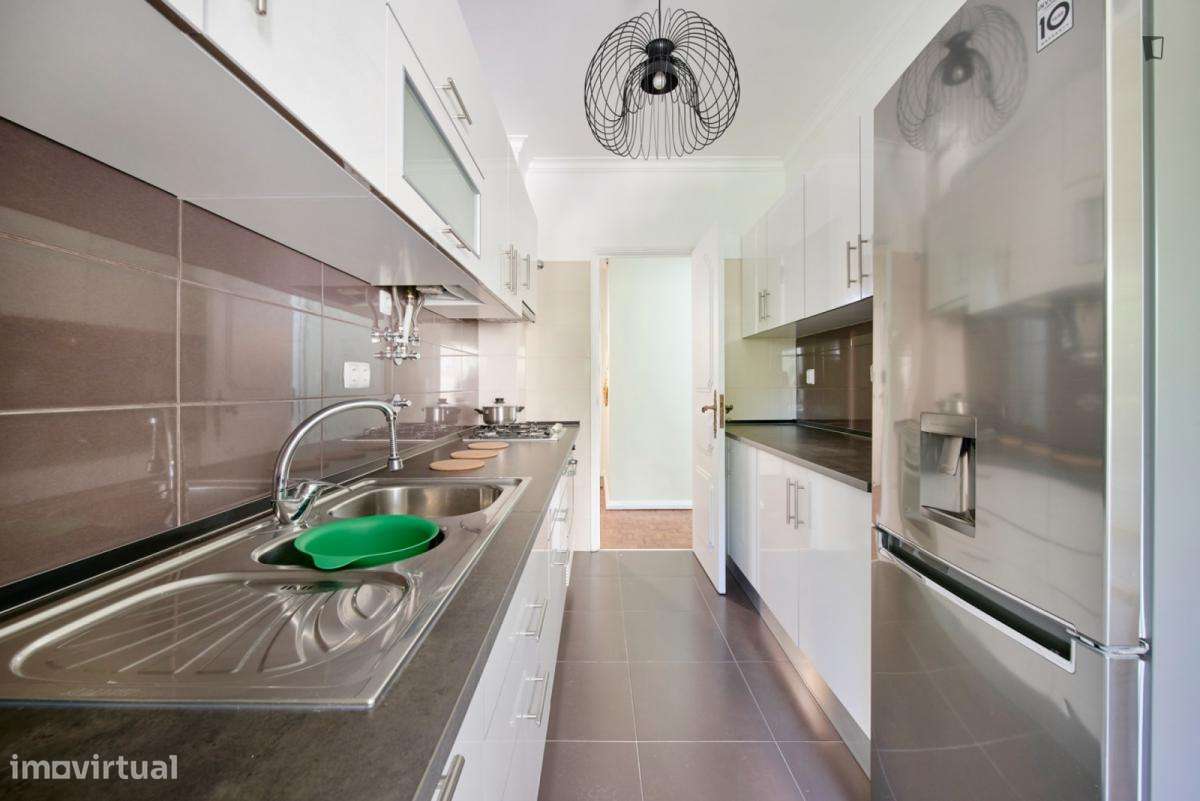 Quarto - localizado em Benfica Lisbon - Grande imagem: 5/10