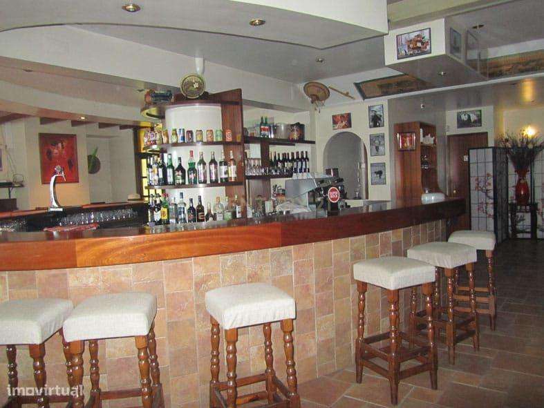 Espaço Comercial com 148,5 m² no Coração da Estrada de Santa Eulalia --9