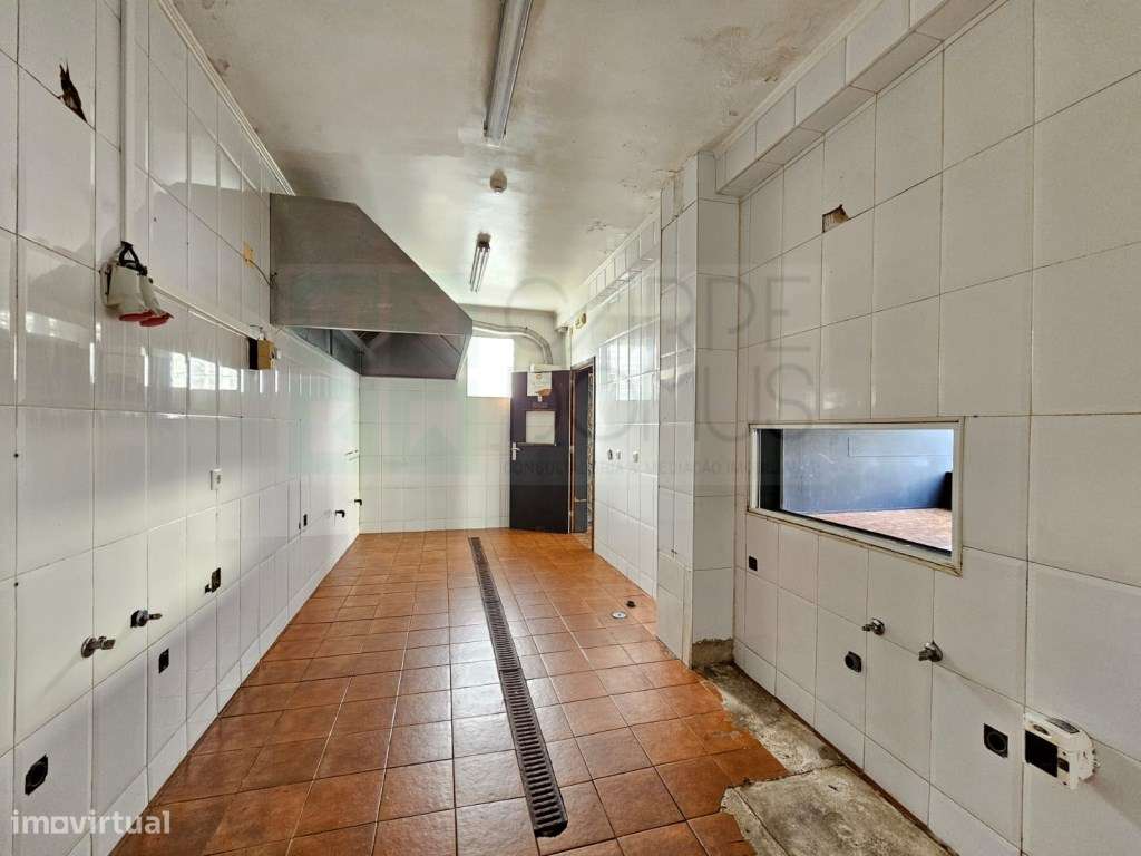 Prédio com Comércio e 2 apartamentos, em Mem Martins, Sintra-7