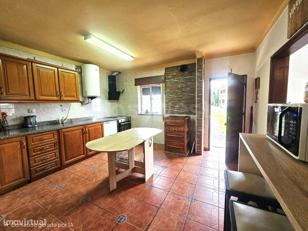 Moradia T3 isolada com espaço exterior, localizada no Sátão - Grande imagem: 4/31