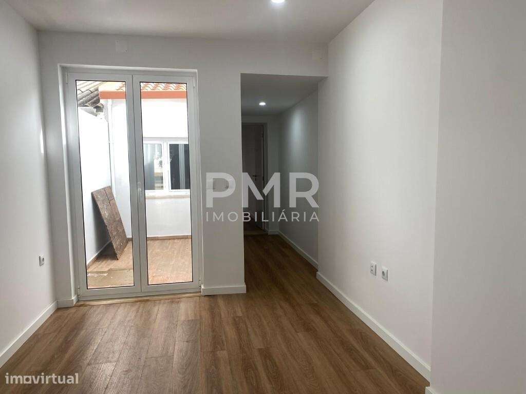 Moradia T2 no Centro de Benavente com Logradouro, totalmente remodelad-1