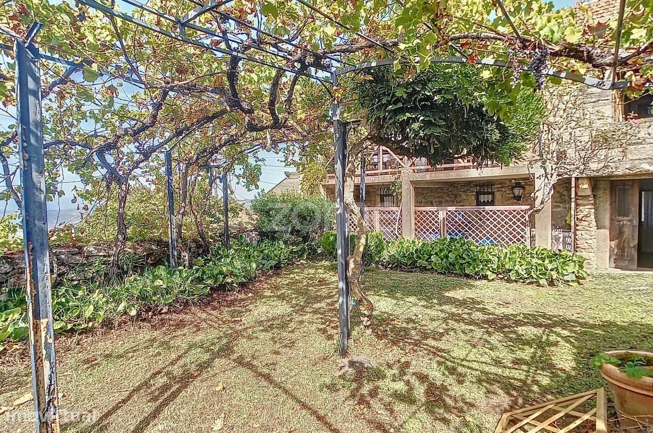 MORADIA T4 + T1 - Grande imagem: 3/17