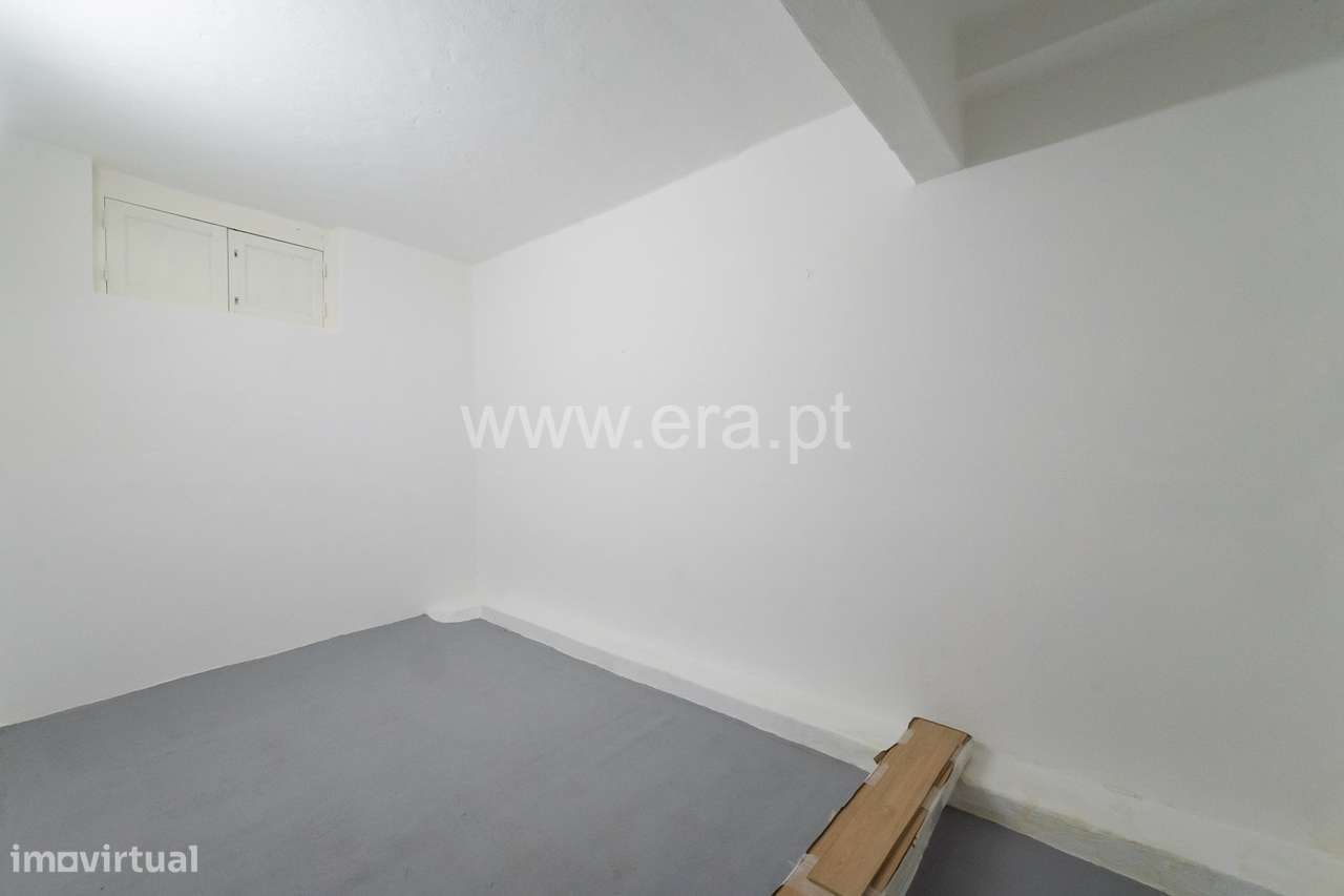 T2 Totalmente Remodelado a 5 Minutos do Metro — Odivelas-20