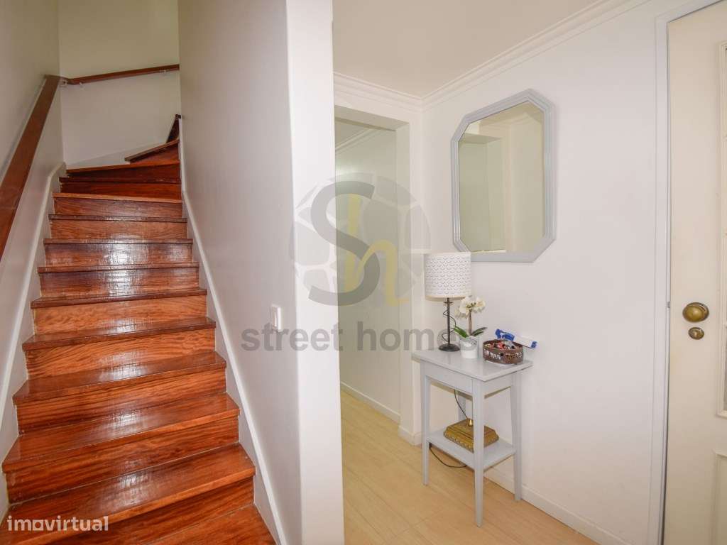 Moradia espaçosa com 2 pisos mais sótão , garagem e espaço exterior...-39