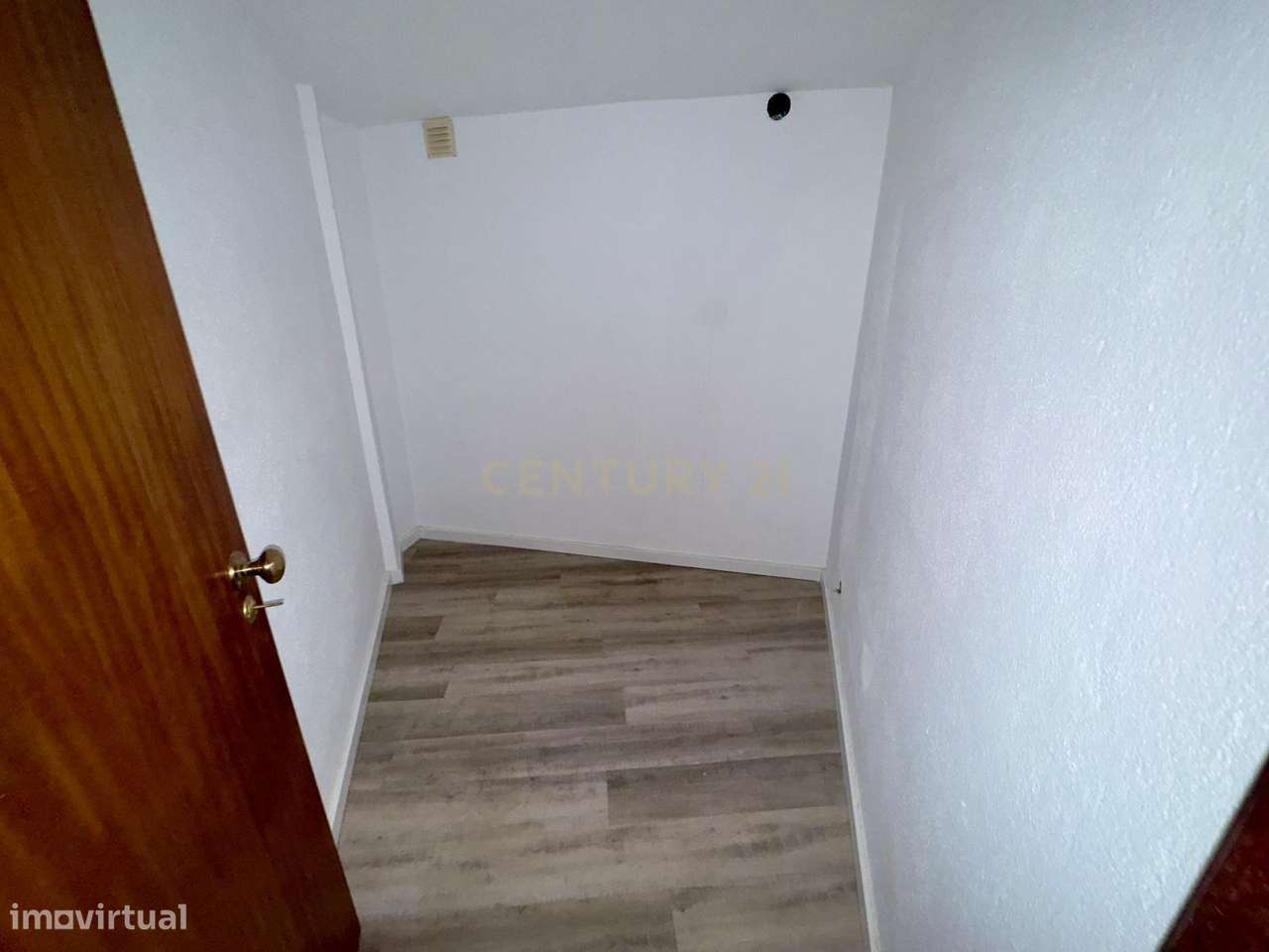 T3 com cave em São Pedro do Estoril – Versatilidade e localização priv-28