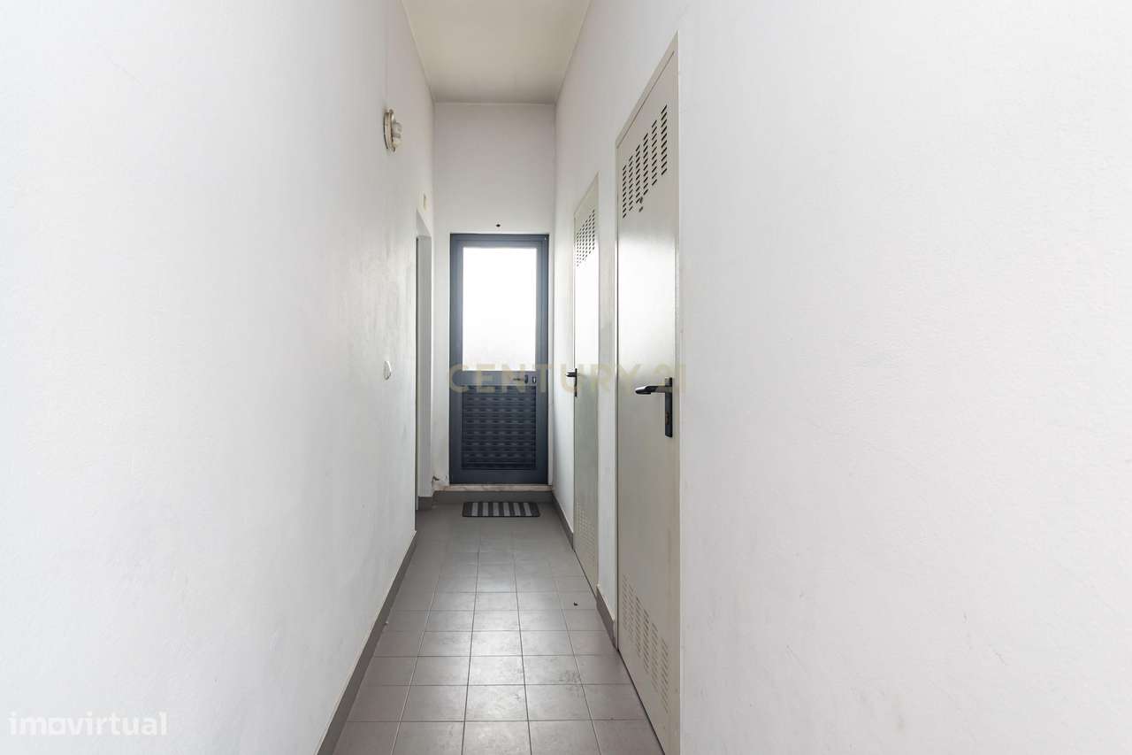 Apartamento T2 na  Quinta do Bom Retiro, Sobreda-24