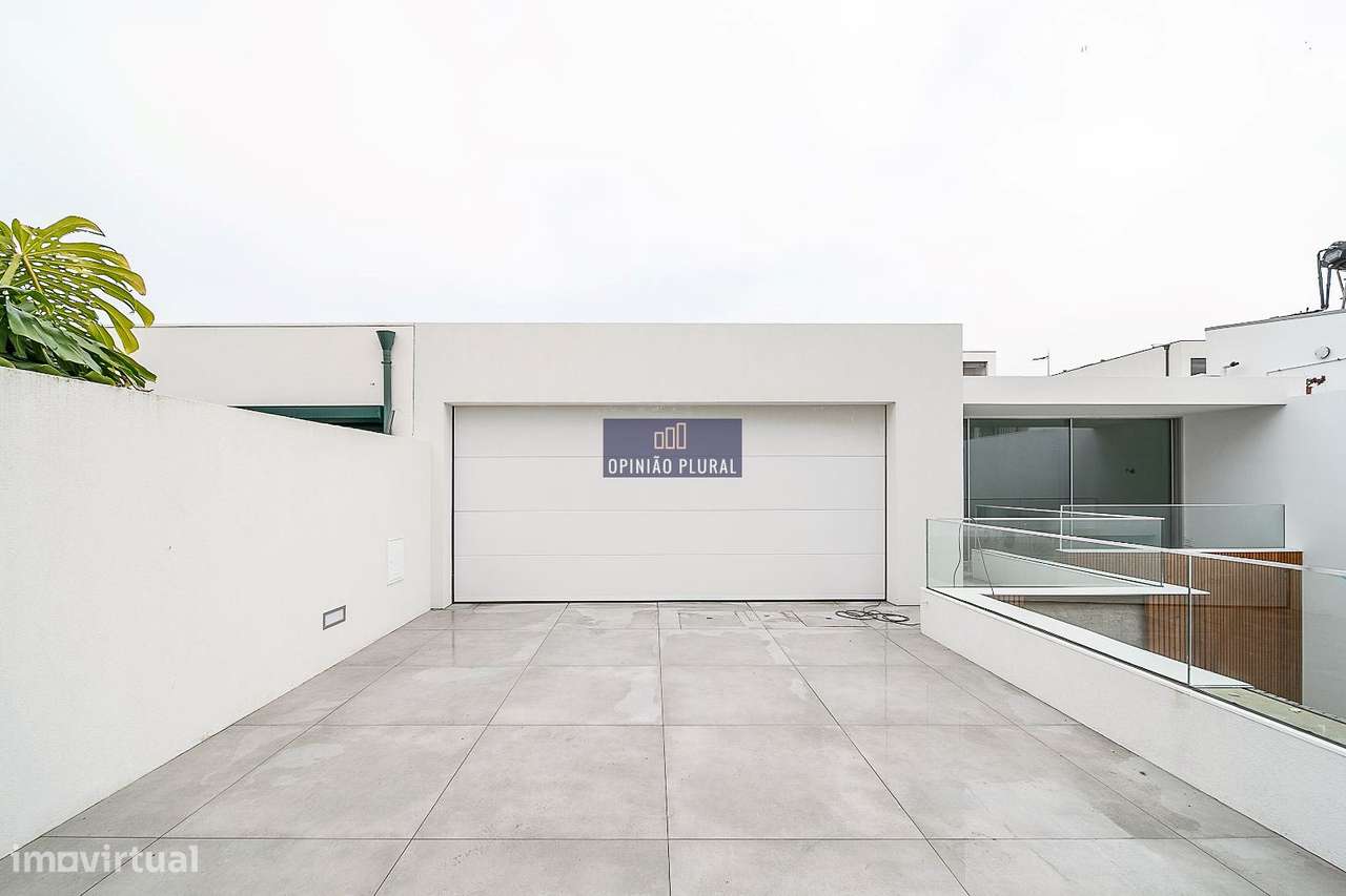 Espaçosa Moradia T4 com Escritório e Piscina - Pronta a Habitar-35