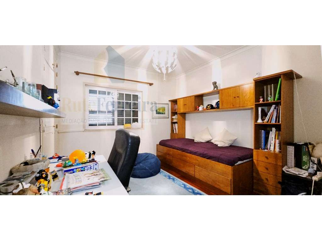 Moradia T5 com jardim privado e garagem !!-31