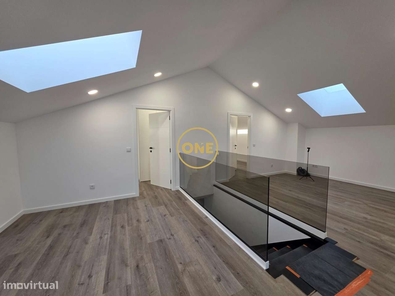 Moradia T4  Possibilidade de Permuta - Grande imagem: 5/25