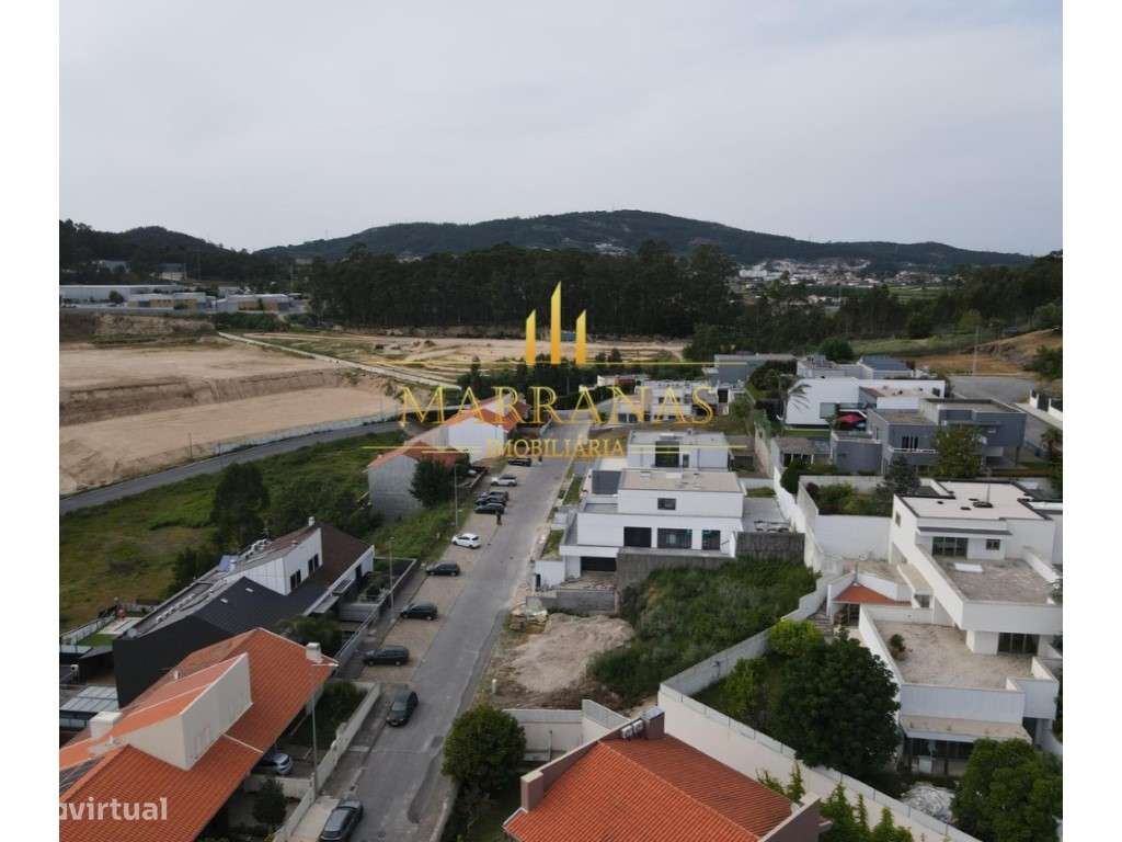 Terreno Urbano Para Construção de Moradia Unifamiliar Geminada-5