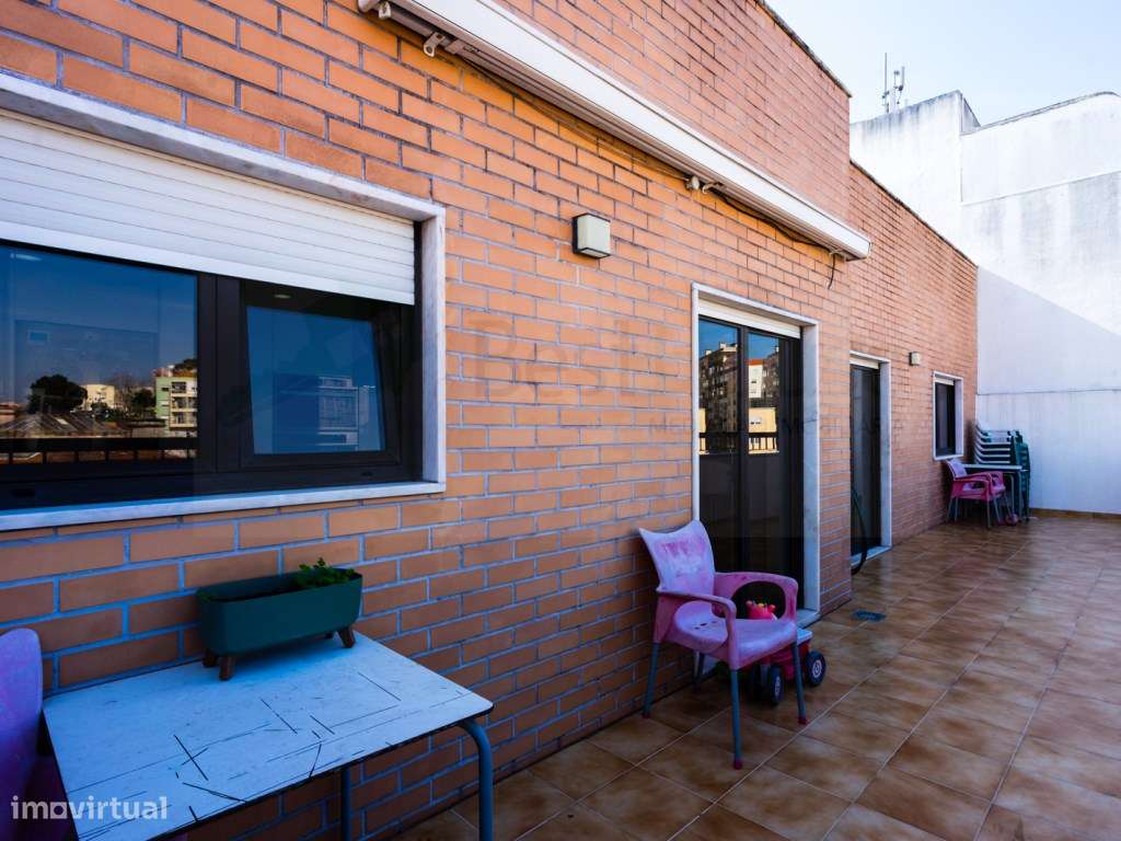 T3 Queluz com Terraço , garagem e suite.-21