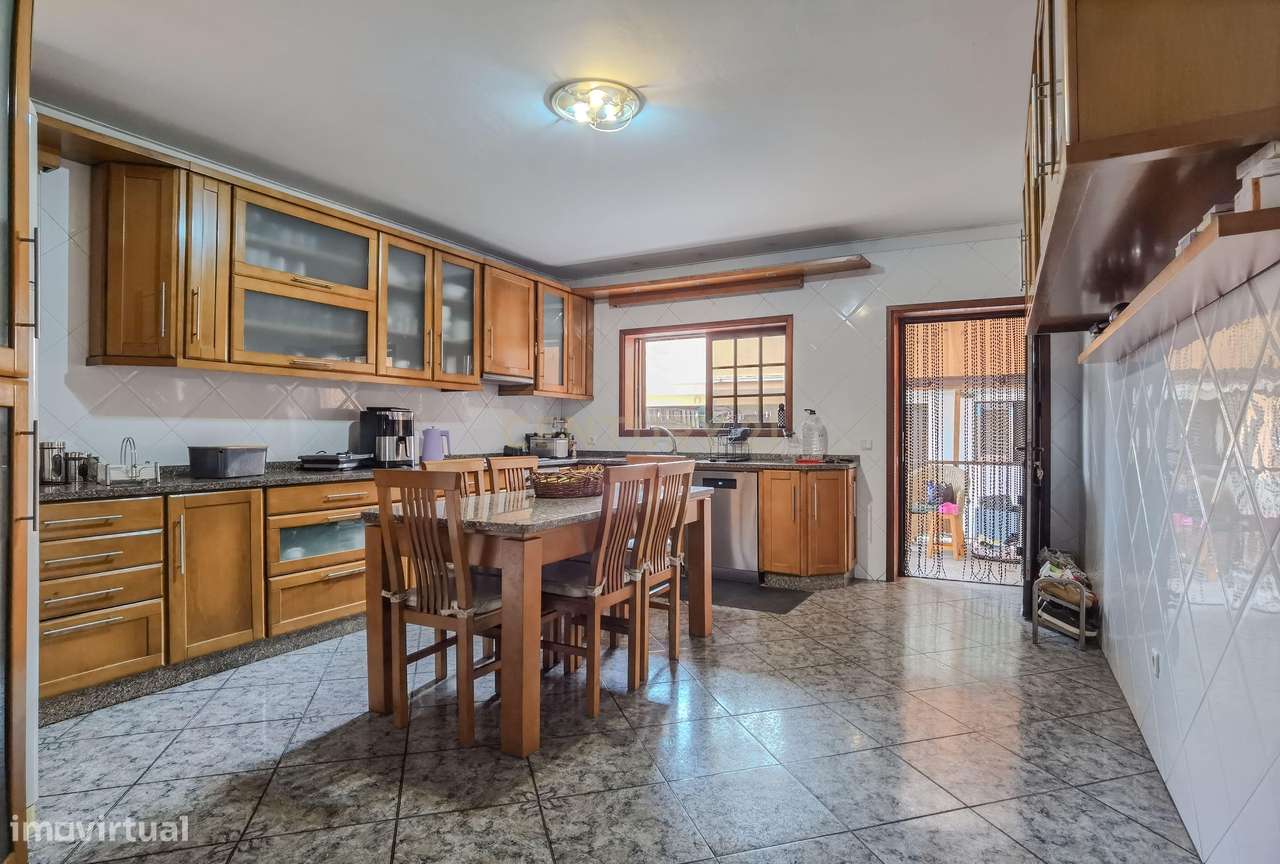 Moradia 4 frentes, T4 em Paiço, Lavra-11