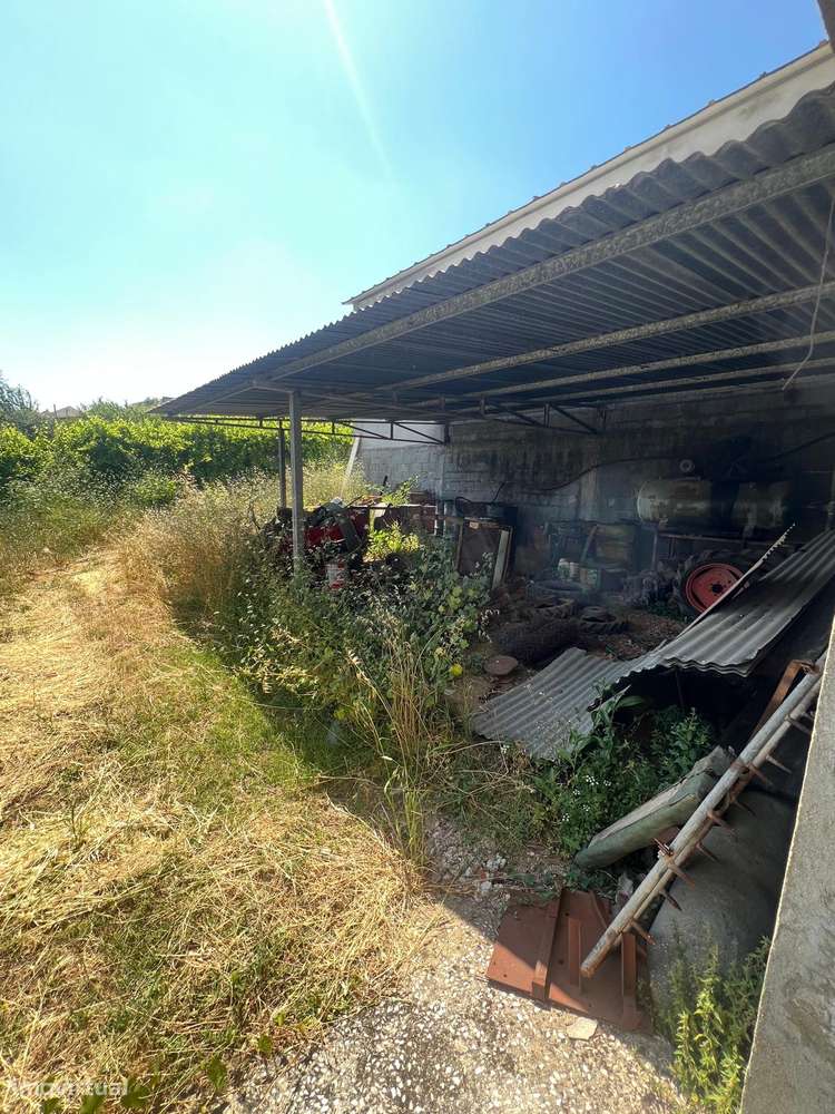Imóvel com Diversas Possibilidades de Desenvolvimento em Alburitel-48