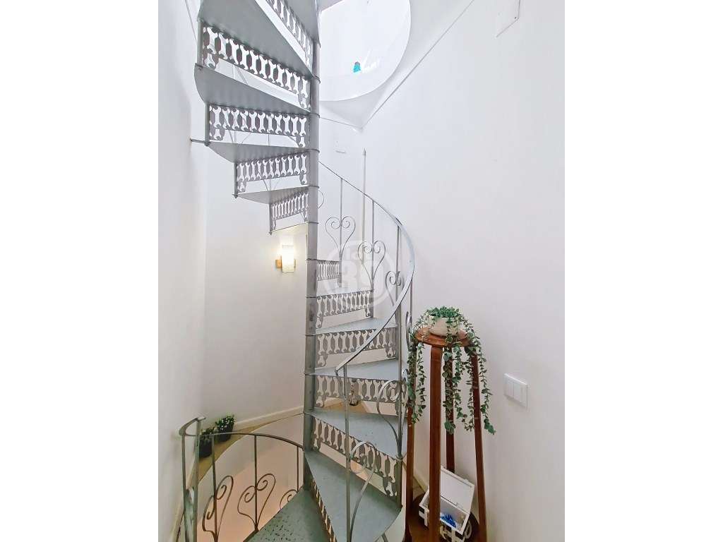 Casa histórica renovada e com fantástica vista mar na zona mais ant...-16