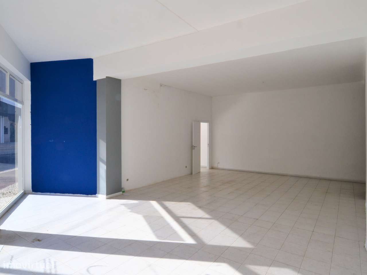 Duas lojas em Almeirim - Grande imagem: 4/13