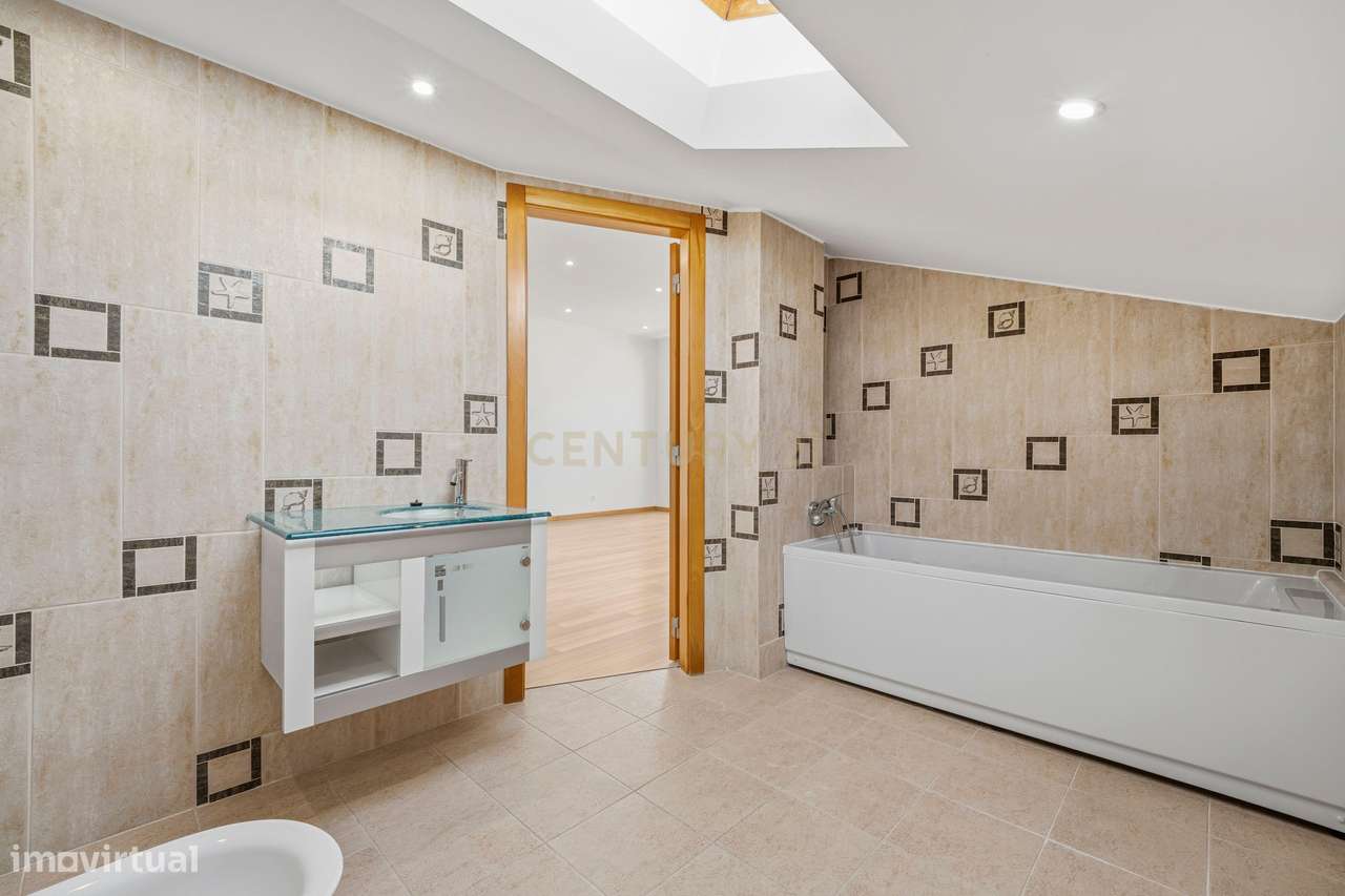 Duplex Exclusivo | 1 Quarto + 3 Suites | Terraços | Vista Panorâmica s-22