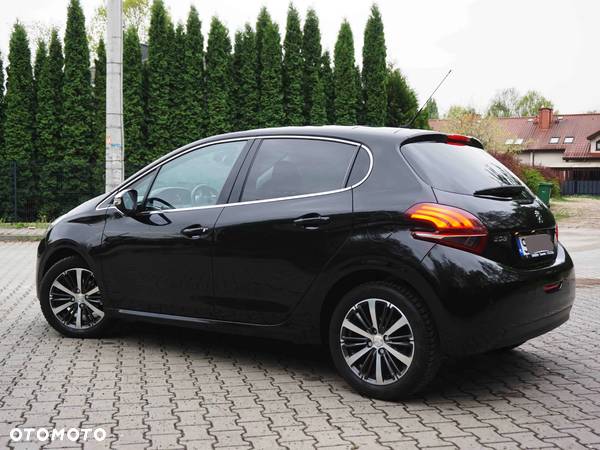 Peugeot 208 1.2 PureTech Allure S&S - 5