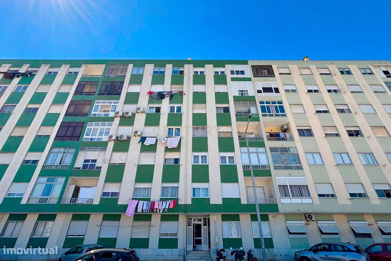 Apartamento T2 na Torre da Marinha - Seixal-5