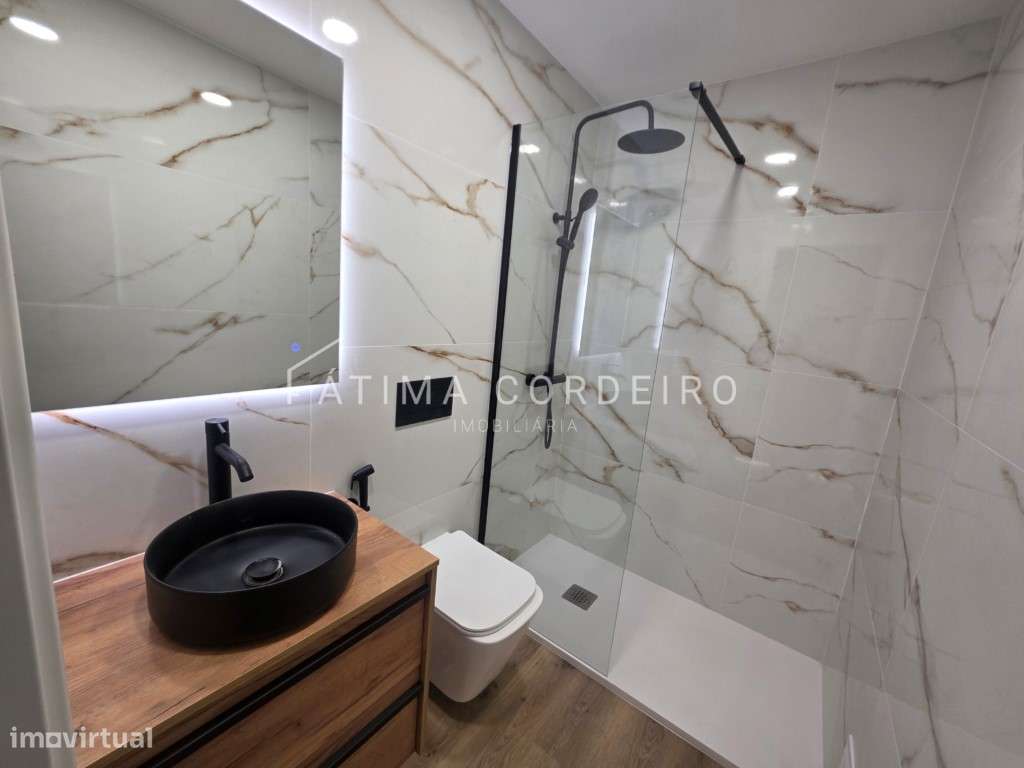 Excelente Apartamento T3 Remodelado em Almada-9