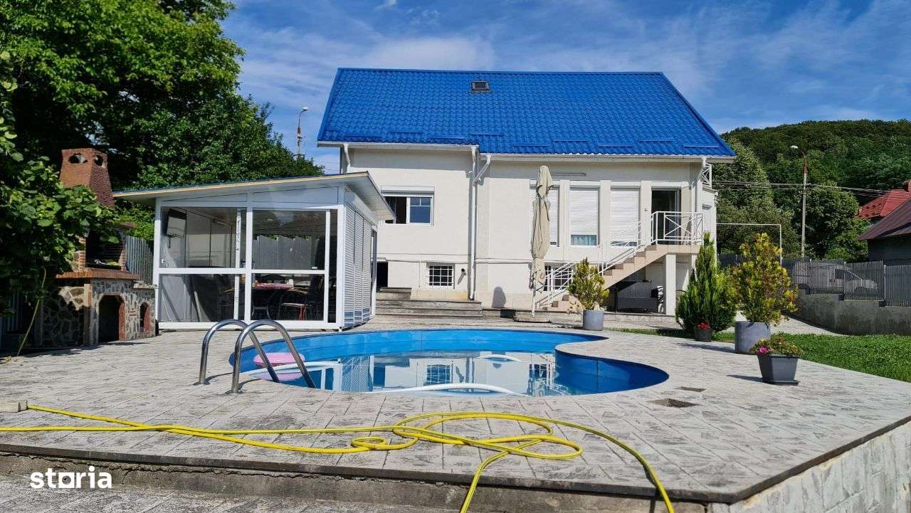 Vilă cu piscină de vânzare în Curtea de Argeș - Imagine principală: 5/12