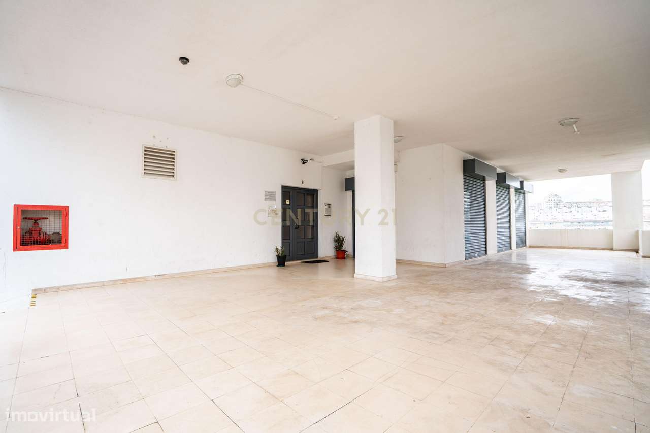 T3 com espaço exterior em Marvila – Excelente oportunidade em zona em-21