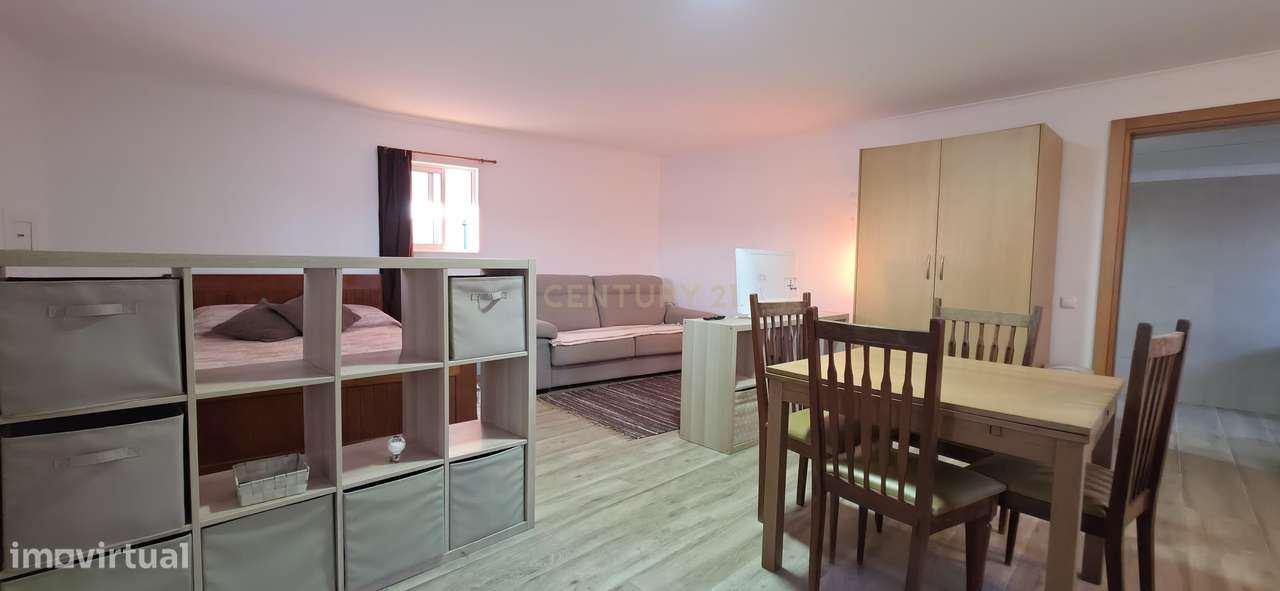 Moradia T2 com aproveitamento de sótão, anexo T0 e excelente localizaç-34