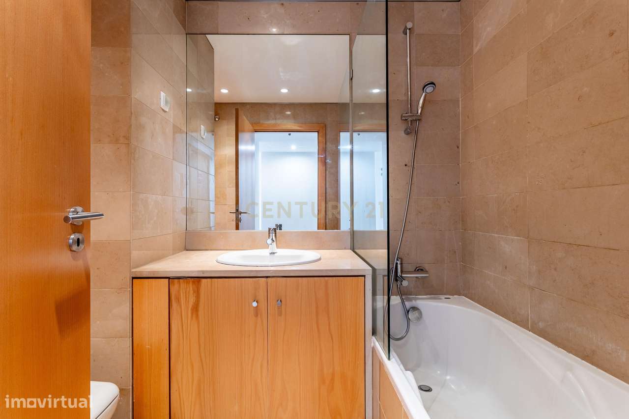 T0 com Vista no 22º Andar no Edifício Panoramic – Parque das Nações-7