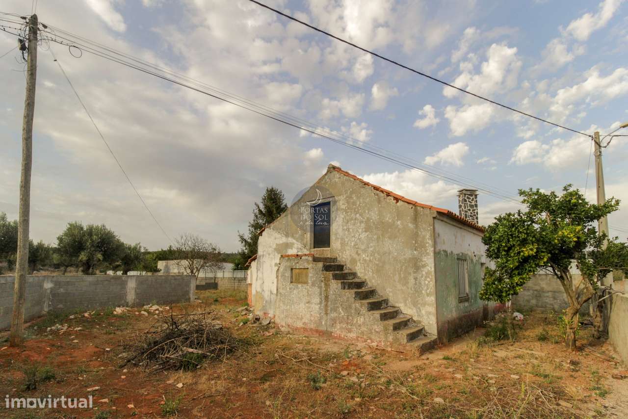 Casa de Pedra V2 c/ Renovação em 528 m2 de Terreno-11