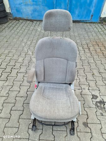 FOTEL KIEROWCY LEWY HYUNDAI TRAJET 2.0 CRDI LIFT - 1