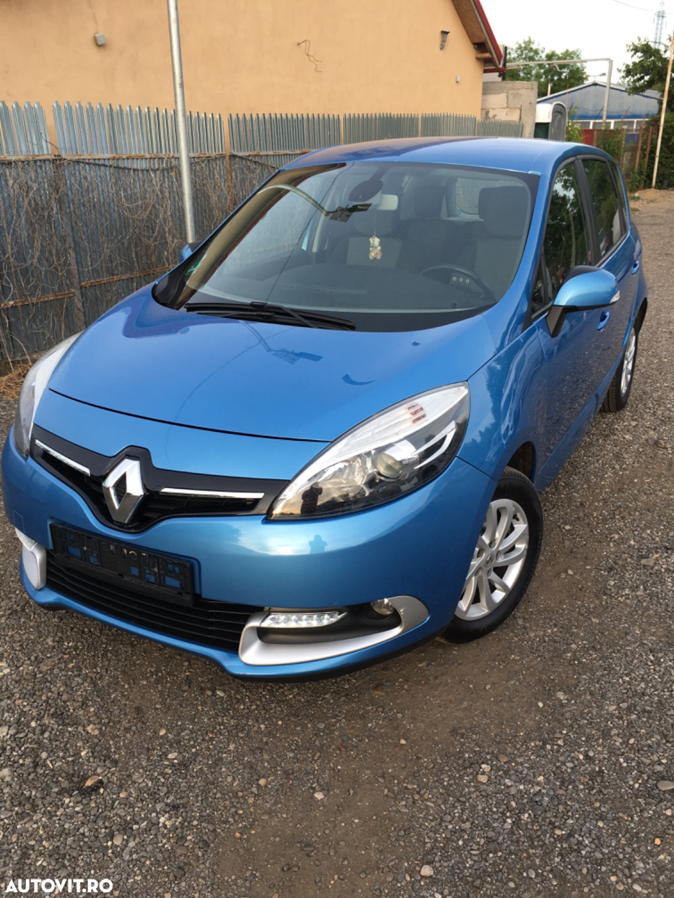 Renault Scenic dCi 110 Paris - 3