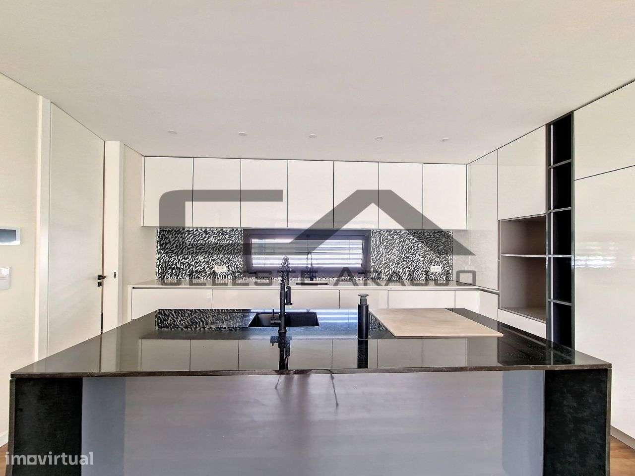 Moradia T4+1 Térrea, com piscina, Rio Meão-11