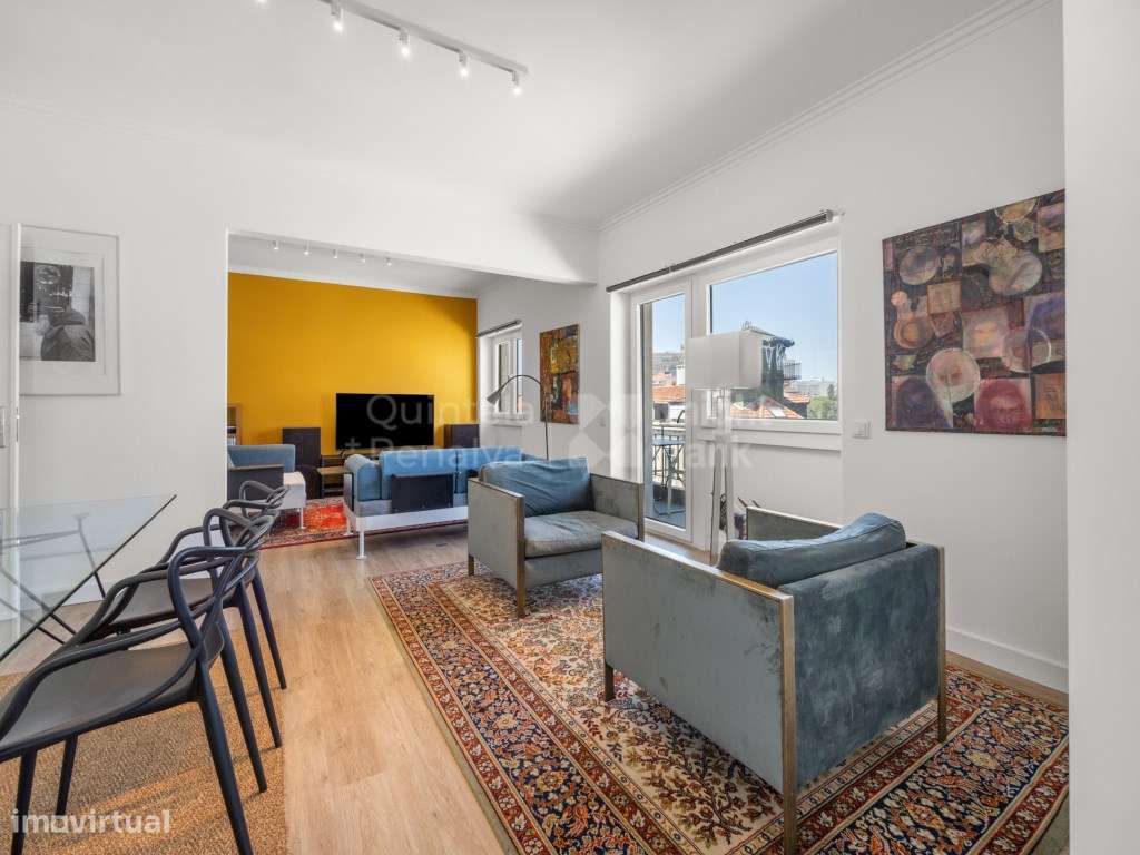 Apartamento T2 renovado com varanda em Arroios-6