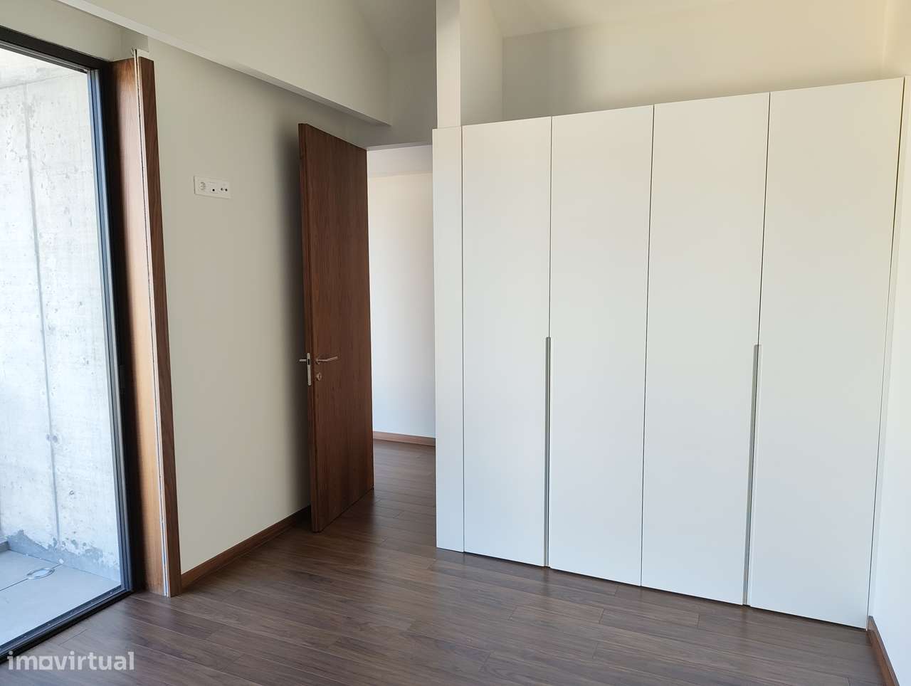 Moradia T5 com piscina e jardim em Canidelo-43