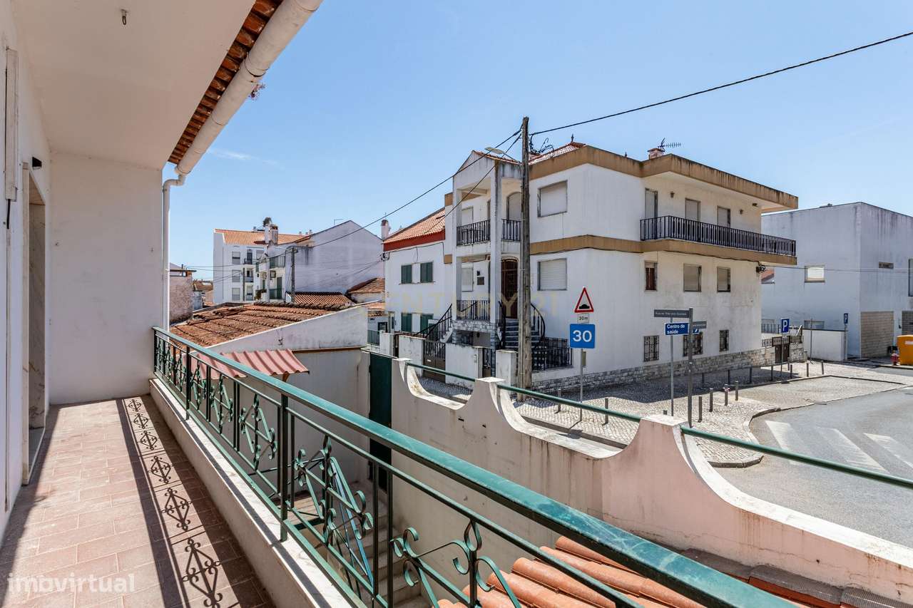Espaçosa Moradia T3 em Azambuja, Lisboa-26