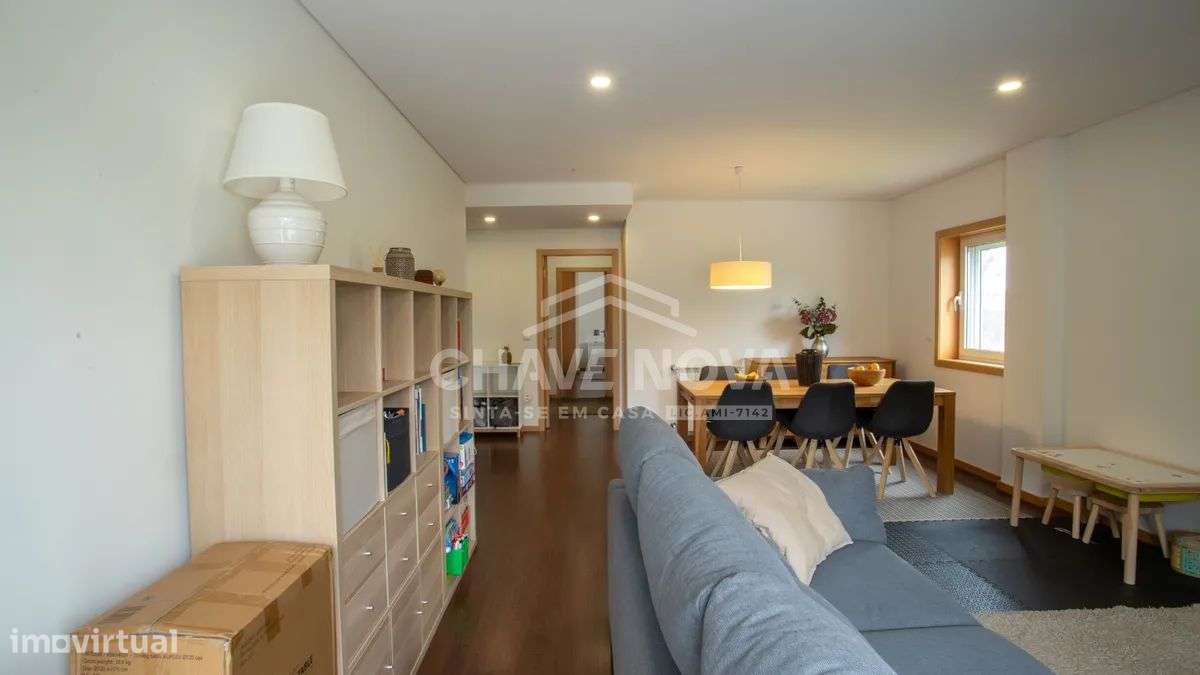 T2 | Suite | Lugar de Garagem | Arrumos | Varandim-6