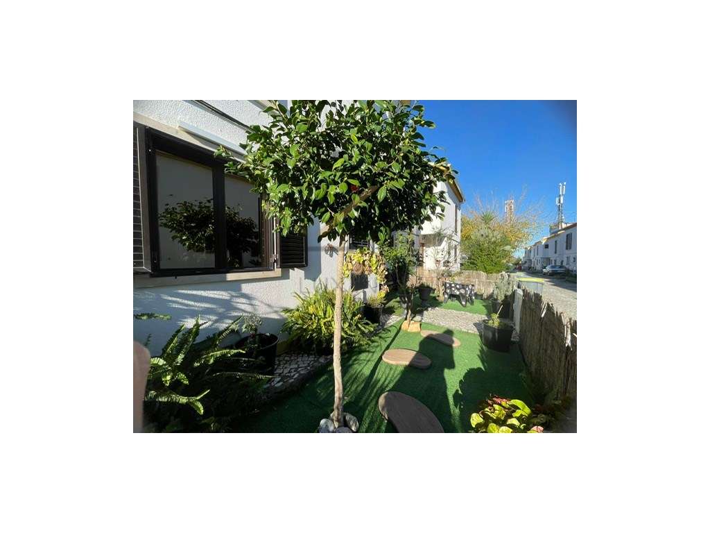 Moradia T3+1 em Vila Nogueira de Azeitão-2