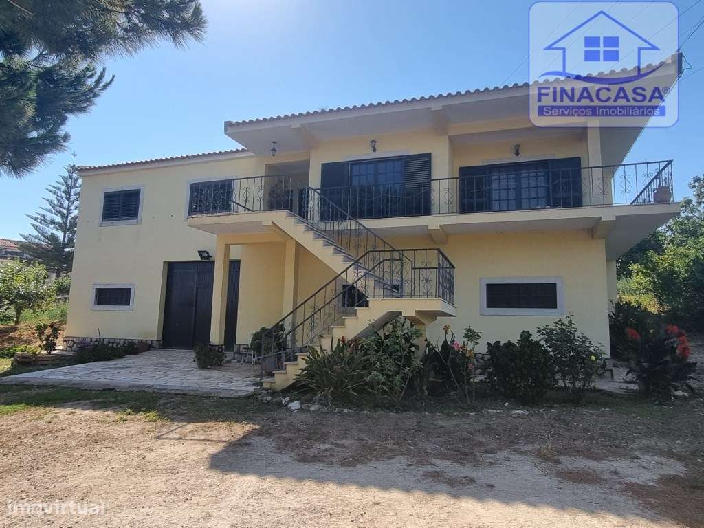 Moradia T4 isolada inserida em terreno com 5000m2 - Camarral (Palmela) - Grande imagem: 2/44