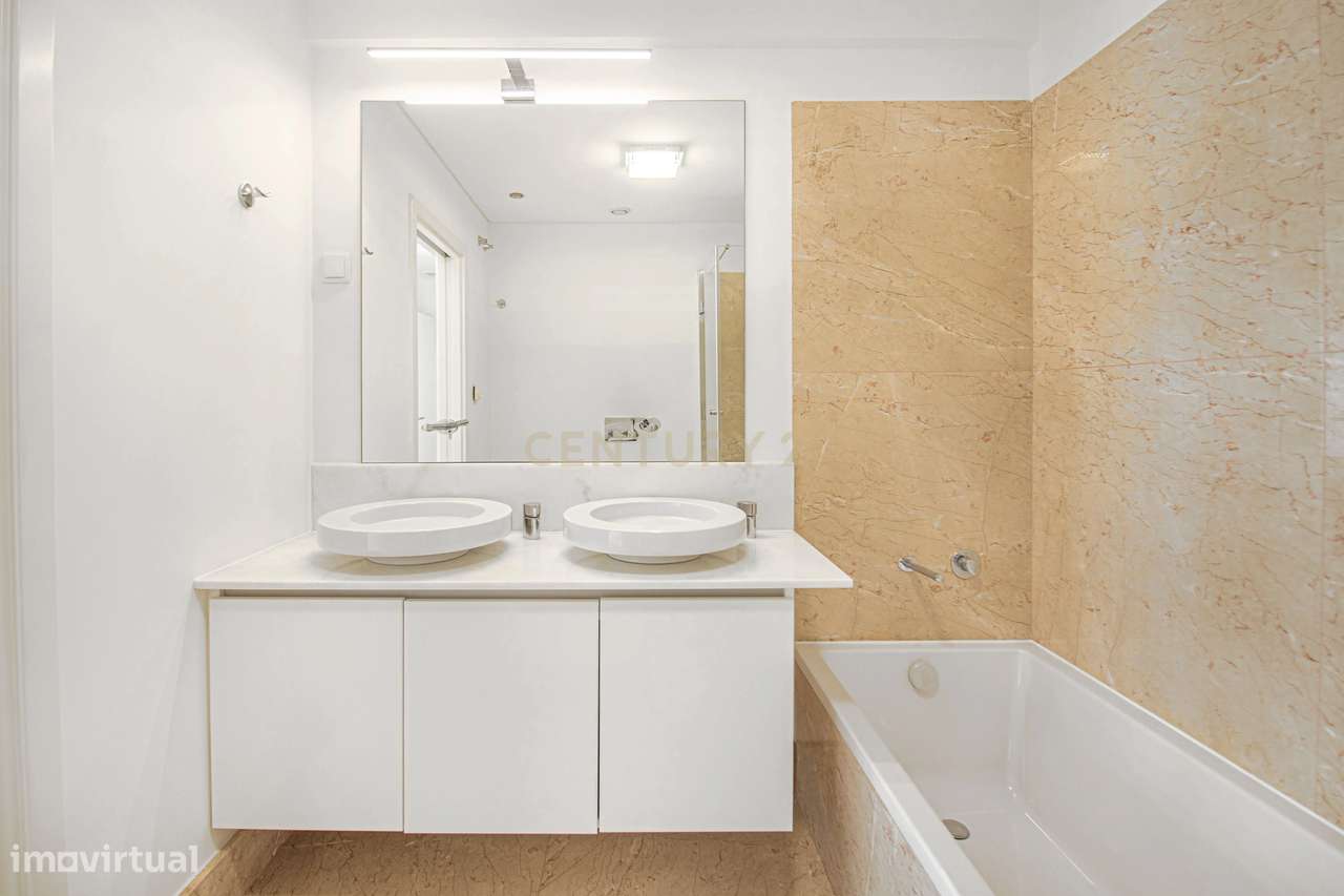 Apartamento T4 +1 com 272 m2 Vista Panorâmica em Lisboa e 3 Lugares de-20