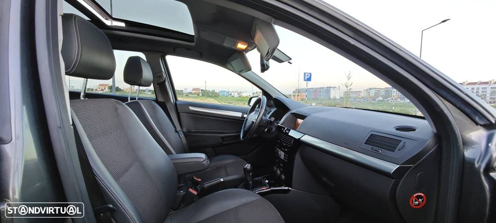 Opel Astra Sports Tourer - 8