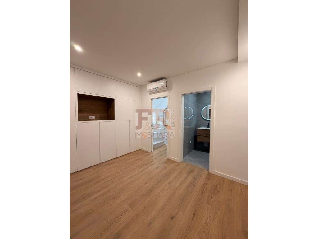 Moradia Geminada Gaveto T3 com Garagem Quinta do Conde-43