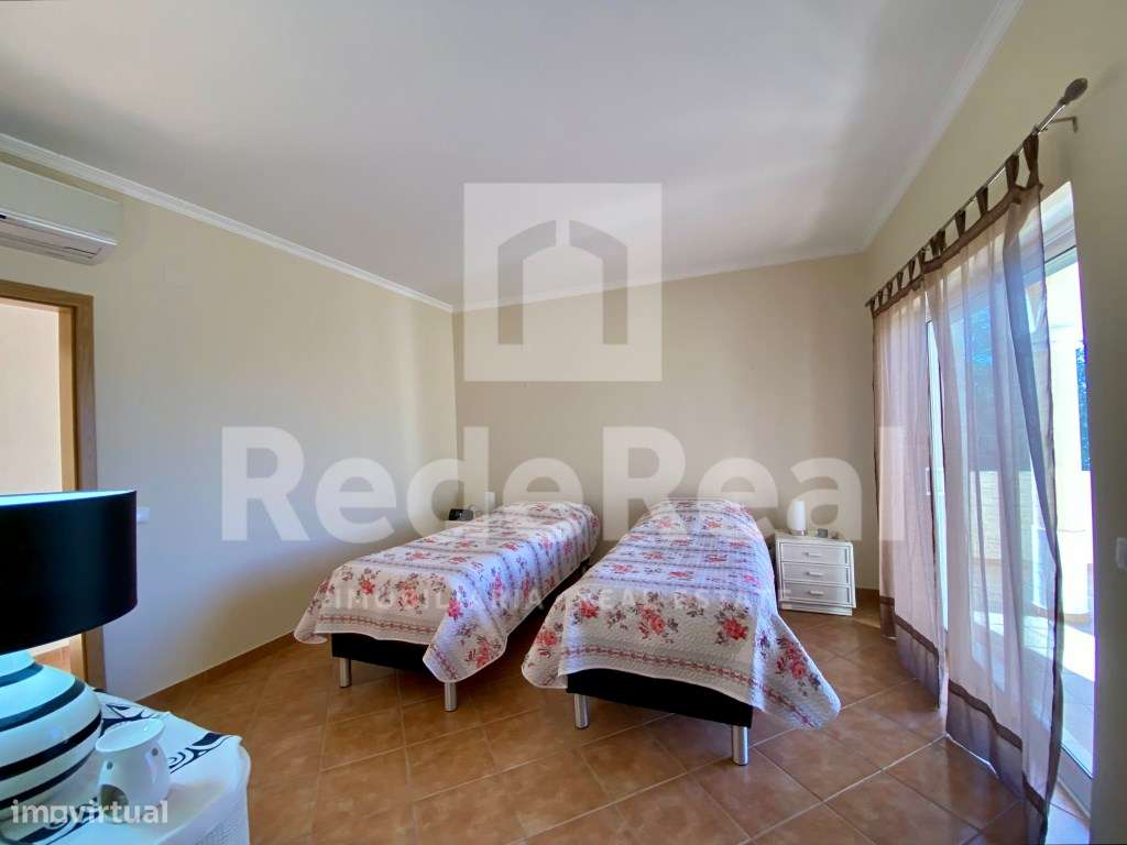 Moradia com Piscina perto da praia-18