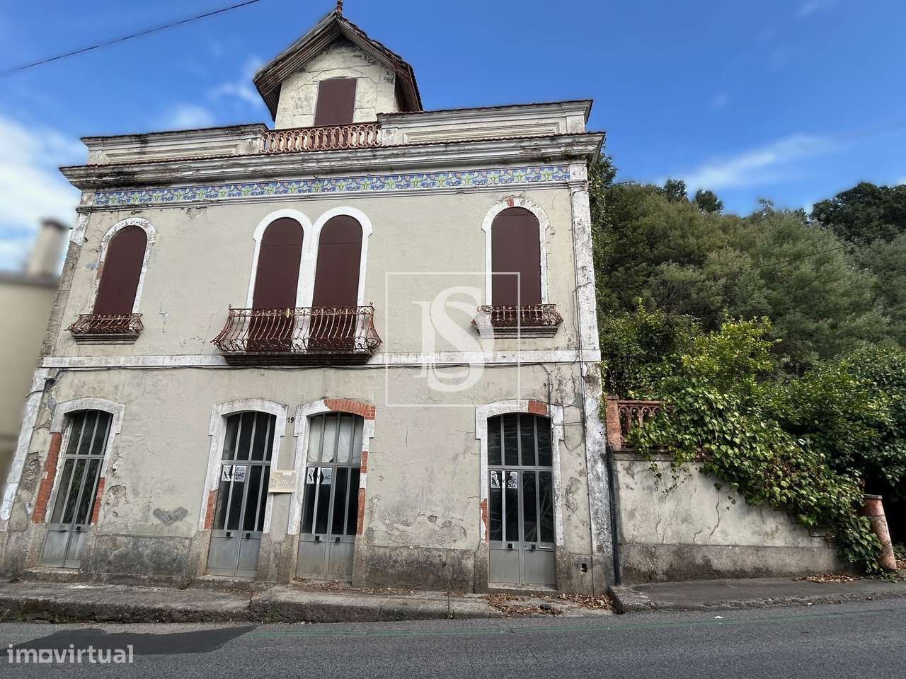 Moradia T5 com  3 pisos, para recuperação em Vimieiro - Grande imagem: 4/10