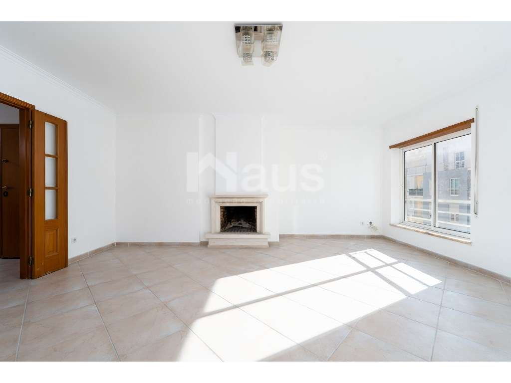 Apartamento T2+1 com 1 lugar de parqueamento - imóvel arrendado - Grande imagem: 4/22